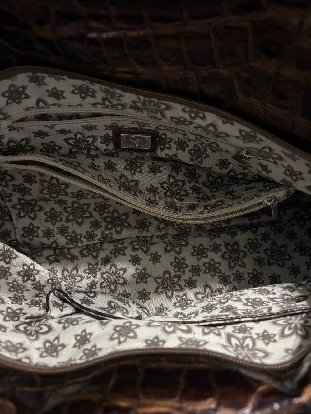 Y2K Croc-Embossed Brown Shoulder Bag with Silver Chain Straps - Picture 9 of 11